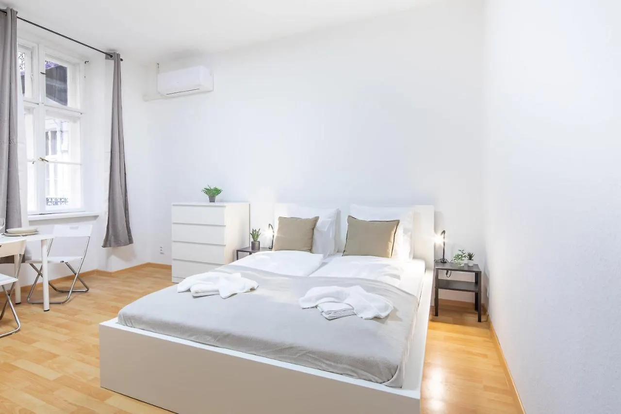 Very Central Convenient Flat Budapest Apartment