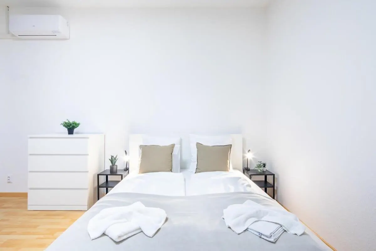 Very Central Convenient Flat Budapest Apartment