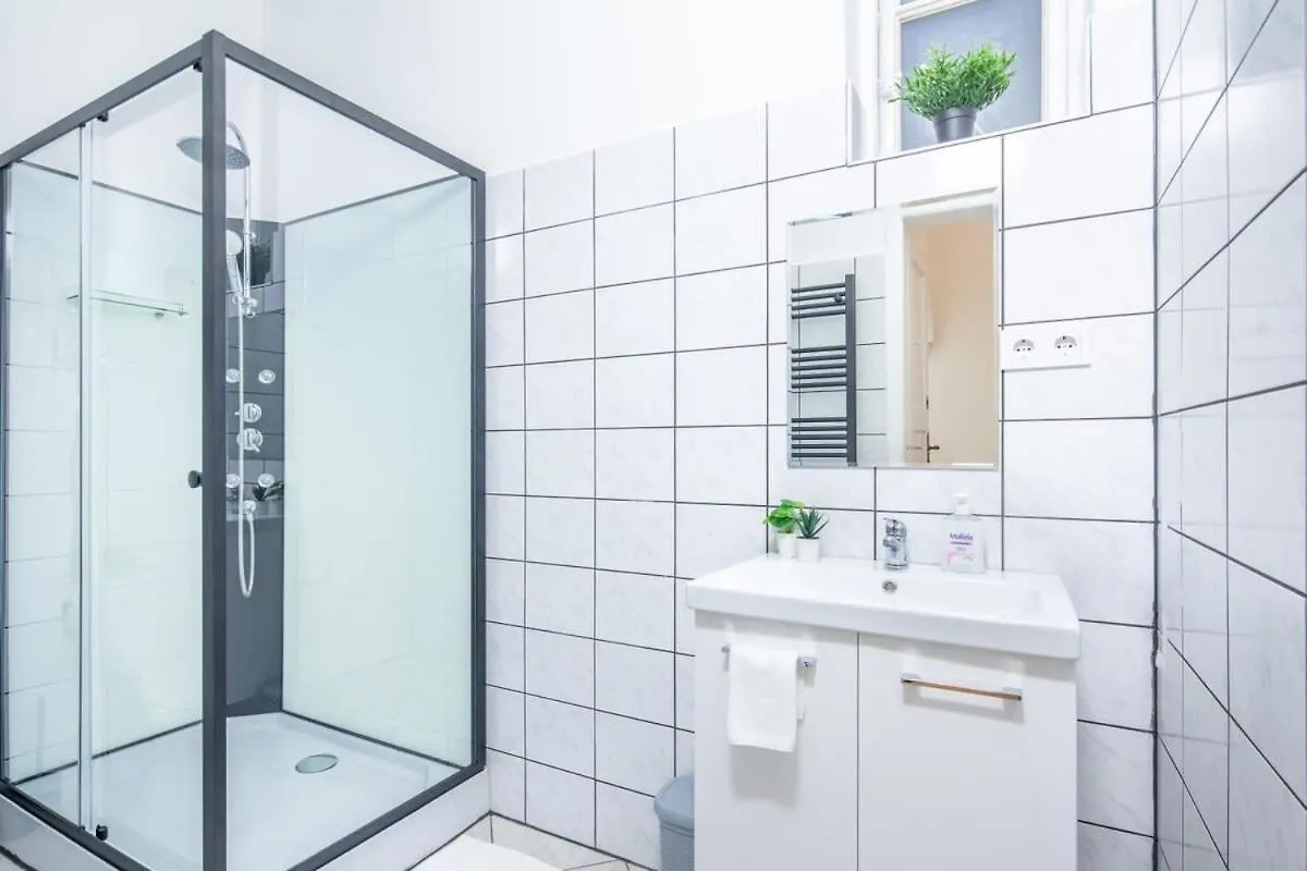 Very Central Convenient Flat Budapest Apartment