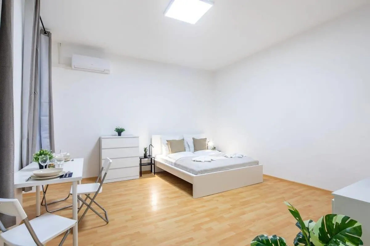 Very Central Convenient Flat Budapest 0*,